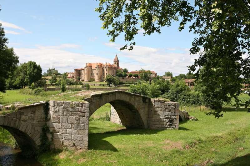 Domaine De Laverchere Pommiers-en-Forez Exterior foto